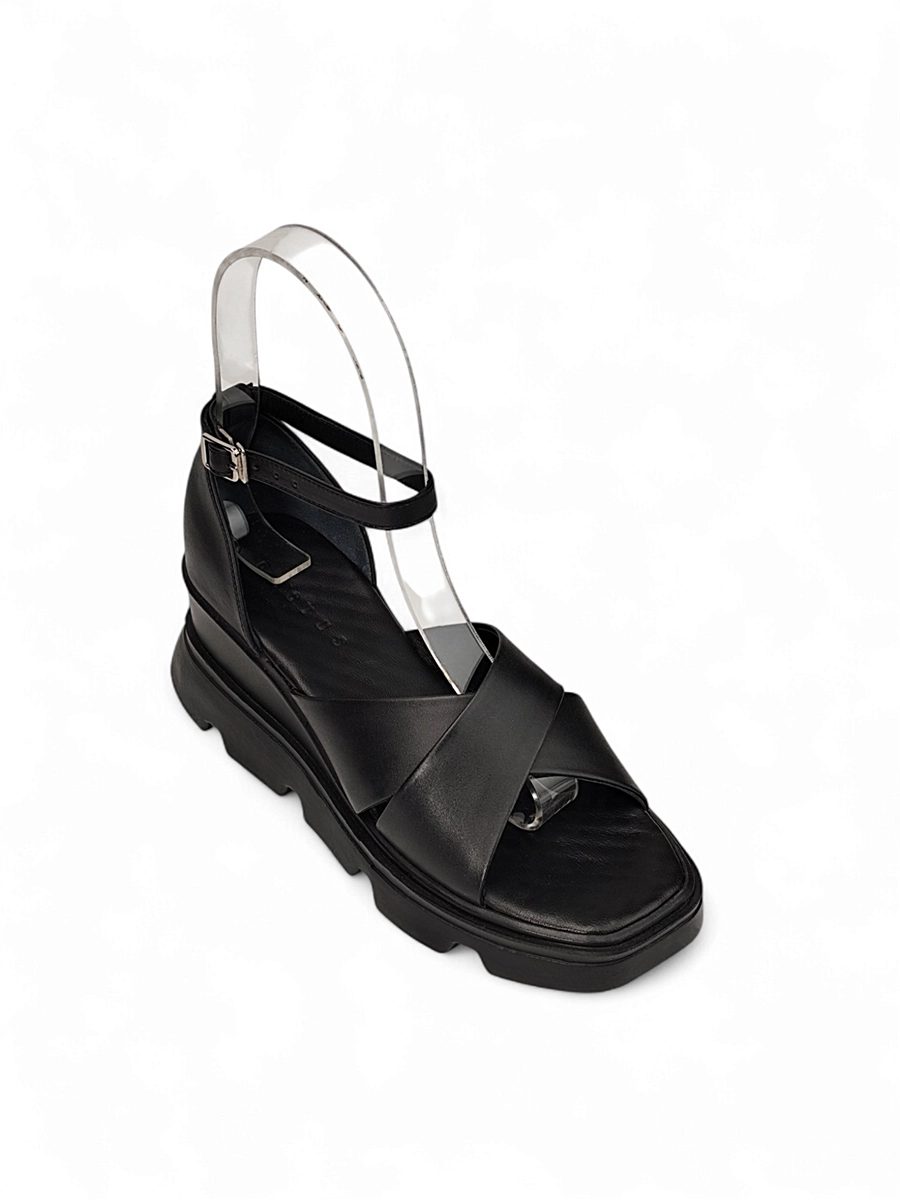 صندل چرم زنانه WS51029