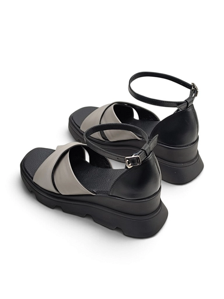 صندل چرم زنانه WS51029